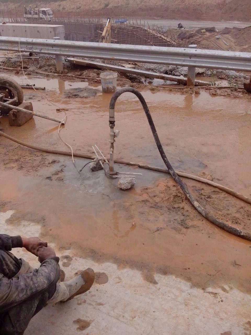 南丹路基压密注浆